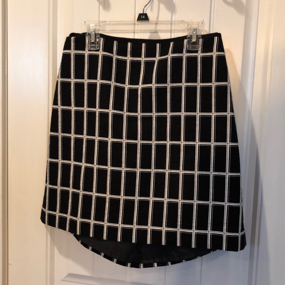 Loft size 8 black & white skirt